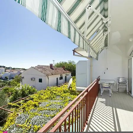 Summer Oliva Hvar Apartman *