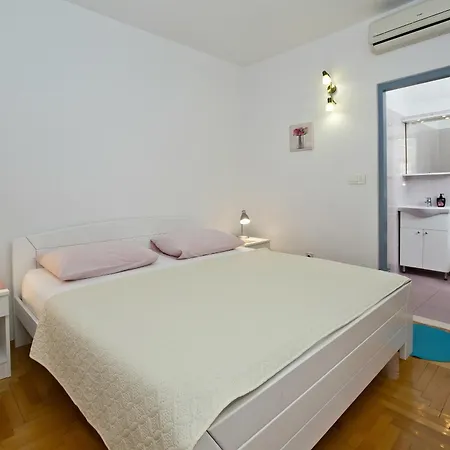 Oliva アパート *