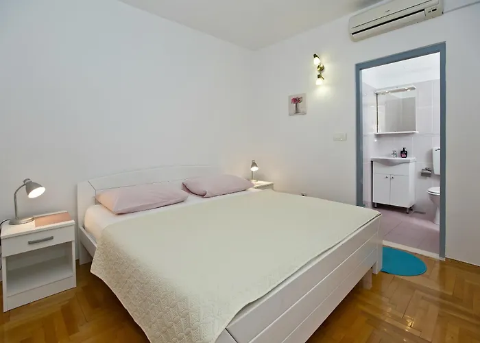 Summer Oliva Hvar Apartment *