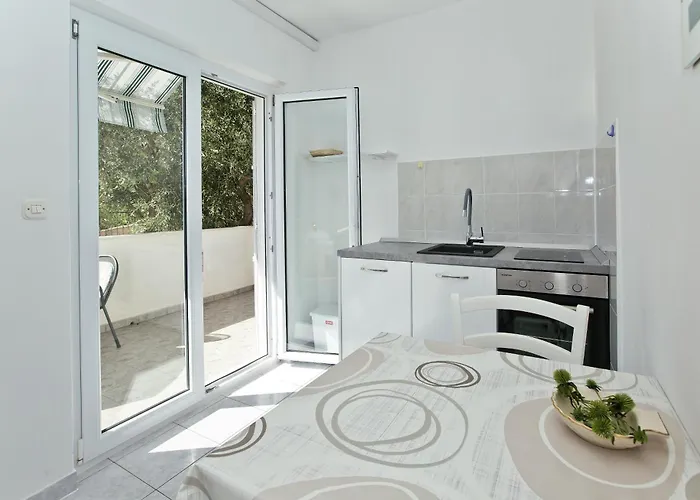 Summer Oliva Hvar Apartment *